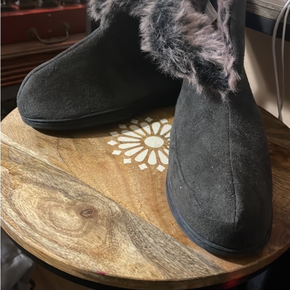 Grey size 10 slipping E. 5th Ave.